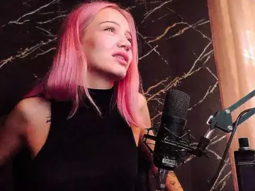 Molodaya  live sex cam