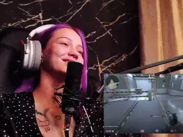 Molodaya  live sex cam