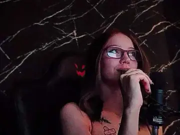 Molodaya  live sex cam