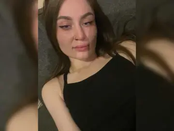 Fyflia  live sex cam