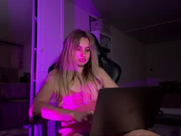 MissyKissy  live sex cam