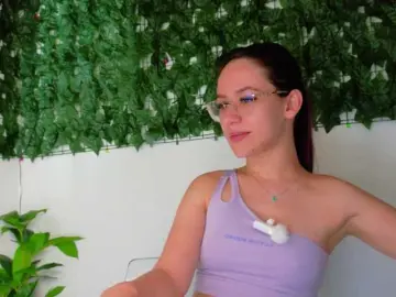 NicoleIris  live sex cam