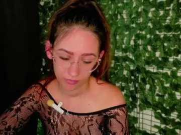 NicoleIris  live sex cam
