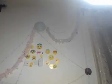 QueenAria  live sex cam