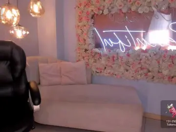 JulietteMoreau  live sex cam