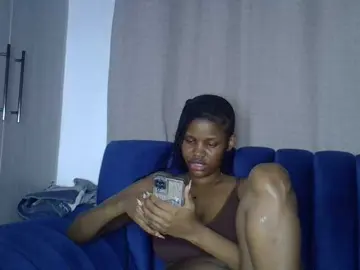 Sexxyylips  live sex cam