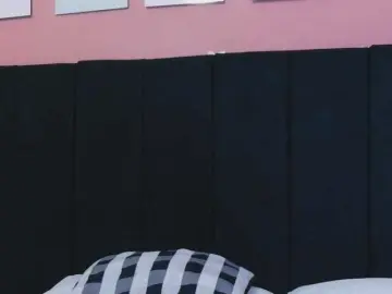 Friendsmom  live sex cam