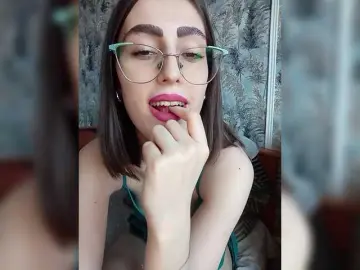 Kiska-kira  live sex cam