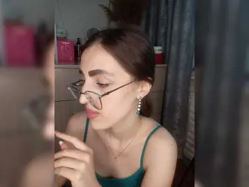 Kiska-kira  live sex cam