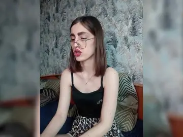 Kiska-kira  live sex cam