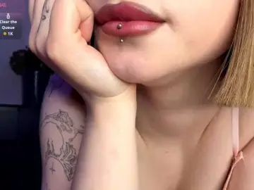 CharissaKeogan  live sex cam