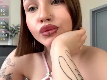 CharissaKeogan  live sex cam