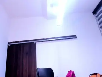 LeilaSmith  live sex cam