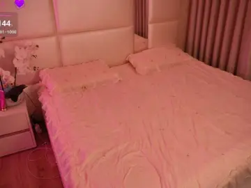 LilyColins  live sex cam