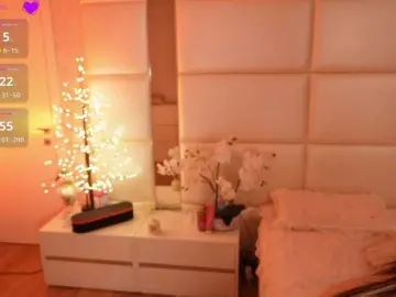 LilyColins  live sex cam