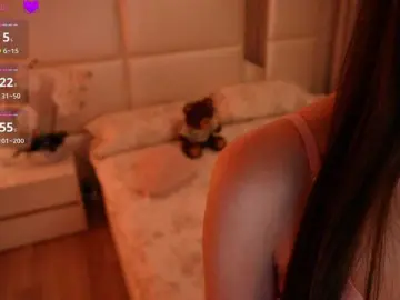 LilyColins  live sex cam