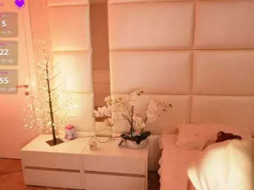 LilyColins  live sex cam