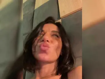 Oksasex999  live sex cam