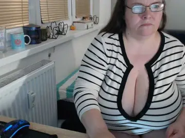 Bessy123  live sex cam