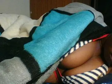 Hunnybloom  live sex cam