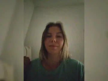 Injecta35  live sex cam