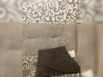 Karamelka111  live sex cam