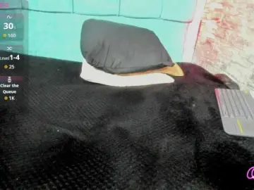 Kloe22  live sex cam