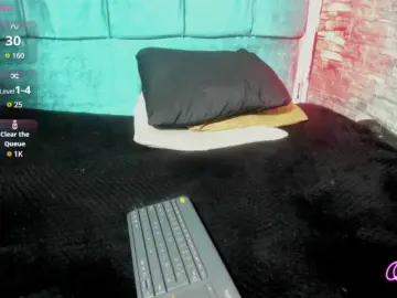 Kloe22  live sex cam