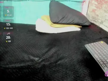 Kloe22  live sex cam