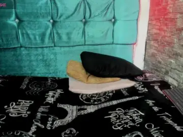 Kloe22  live sex cam