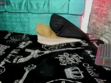 Kloe22  live sex cam