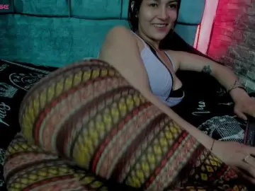 Kloe22  live sex cam