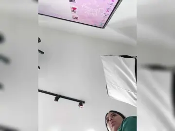 NickyCole  live sex cam