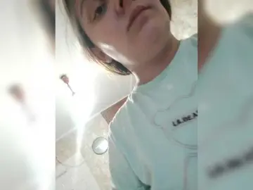 ZekinderW  live sex cam