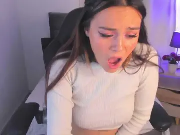 Adelaindiamond  live sex cam