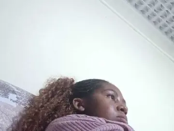 BadLilDoll  live sex cam