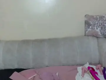 BadLilDoll  live sex cam