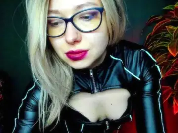 XxHeidiLove  live sex cam