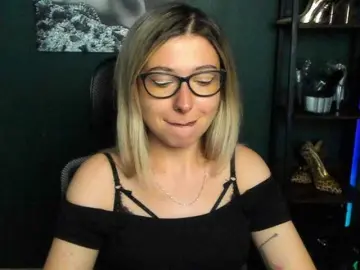 XxHeidiLove  live sex cam