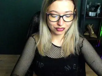 XxHeidiLove  live sex cam