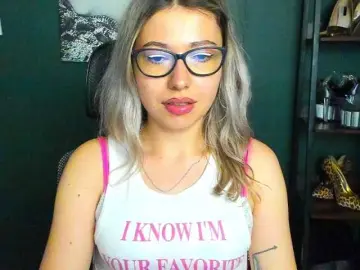 XxHeidiLove  live sex cam