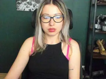 XxHeidiLove  live sex cam