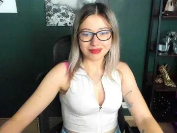 XxHeidiLove  live sex cam