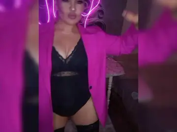 Brunetochkaaa  live sex cam