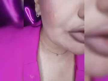 Brunetochkaaa  live sex cam