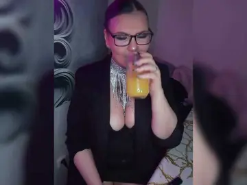 Brunetochkaaa  live sex cam