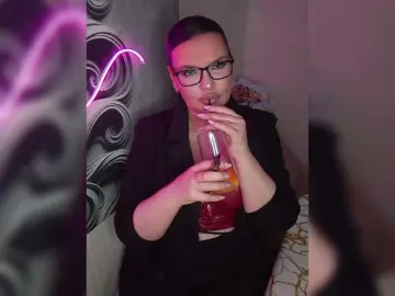 Brunetochkaaa  live sex cam