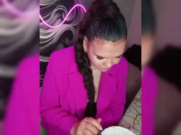 Brunetochkaaa  live sex cam