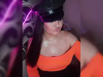 Brunetochkaaa  live sex cam