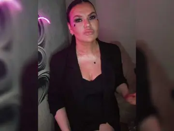 Brunetochkaaa  live sex cam